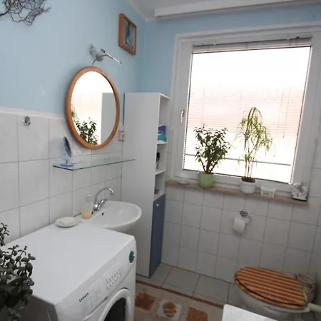 Private Apartment *