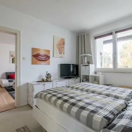 Private Apartment *